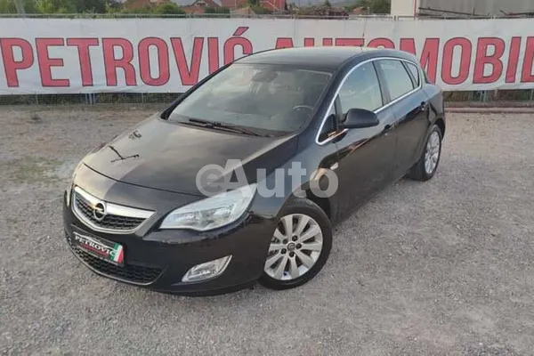 Opel Astra J — polovni automobil