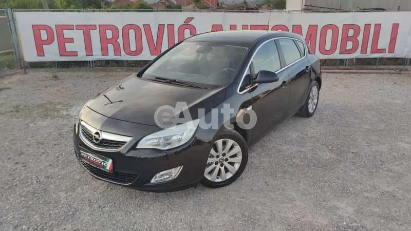 Opel Astra J — polovni automobil