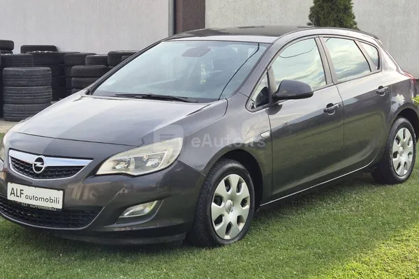 Opel Astra J — polovni automobil