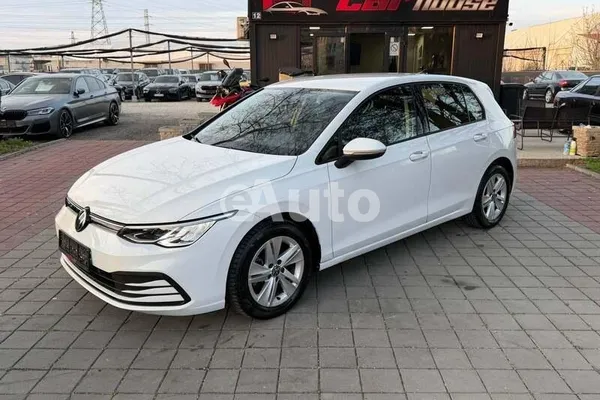 Volkswagen Golf 8 — polovni automobil