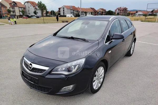 Opel Astra J — polovni automobil