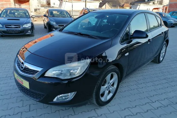 Opel Astra J — polovni automobil