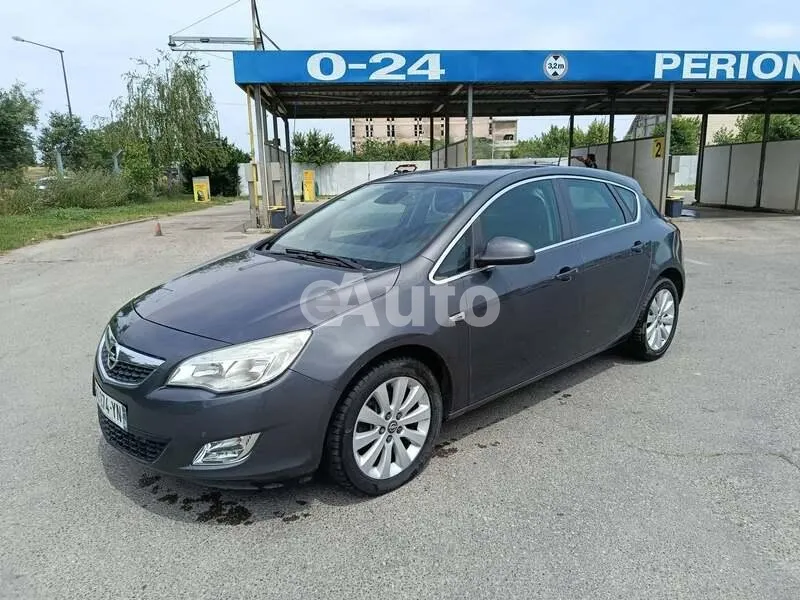 Opel Astra J — polovni automobil