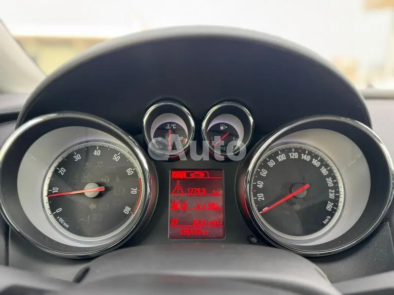 Opel Astra J — polovni automobil