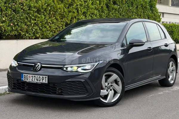 Volkswagen Golf 8 — polovni automobil