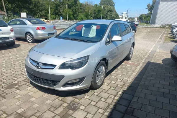 Opel Astra J — polovni automobil