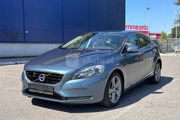 Volvo V40 — polovni automobil