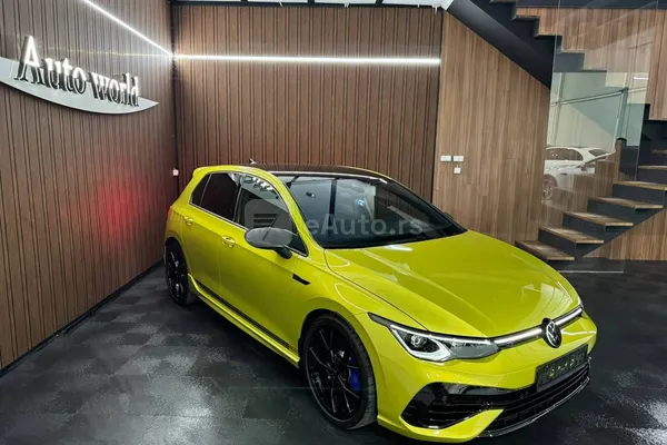 Volkswagen Golf 8 — polovni automobil