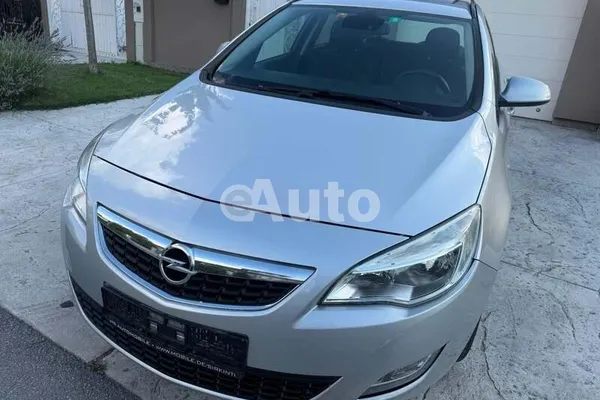 Opel Astra J — polovni automobil