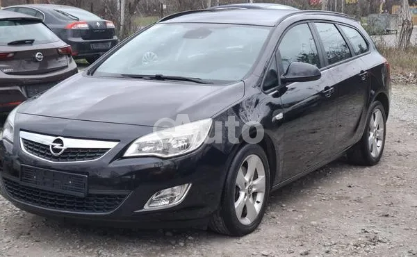Opel Astra J — polovni automobil