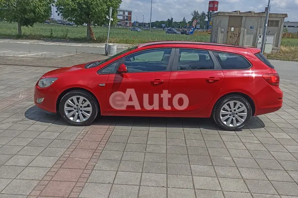 Opel Astra J — polovni automobil