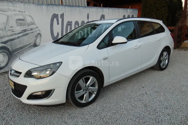 Opel Astra J — polovni automobil