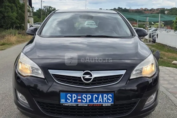Opel Astra J — polovni automobil