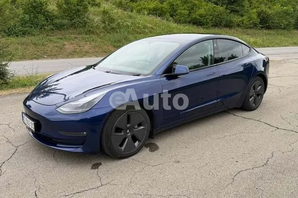 Tesla Model 3 — polovni automobil