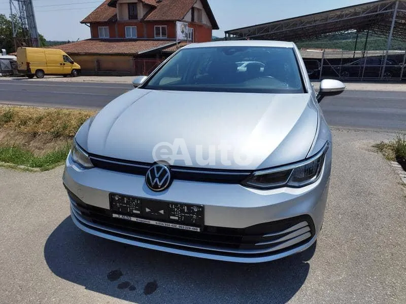 Volkswagen Golf 8 — polovni automobil