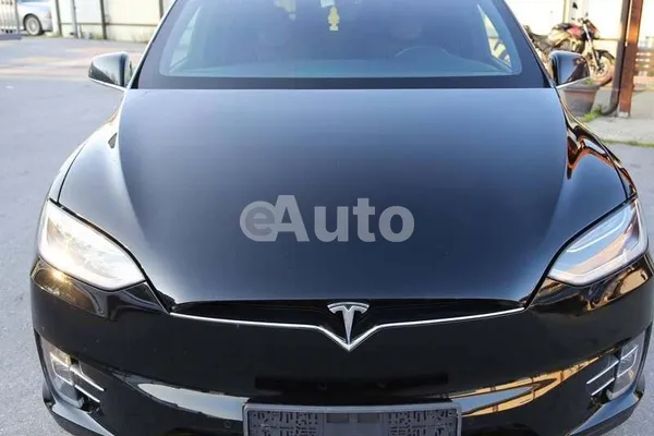 Tesla Model X — polovni automobil