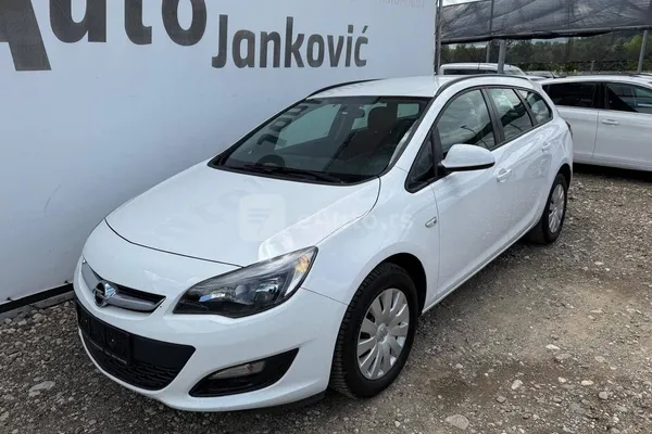 Opel Astra J — polovni automobil