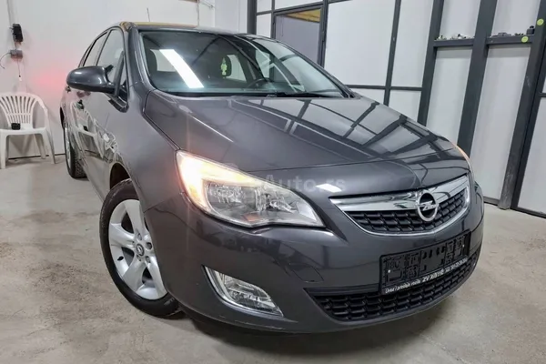Opel Astra J — polovni automobil