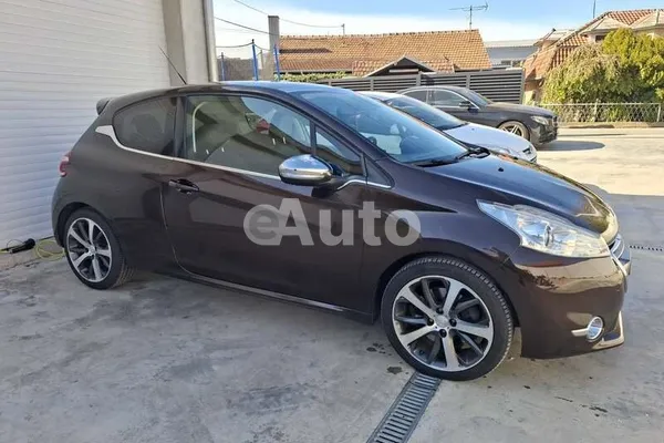 Peugeot 208 — polovni automobil