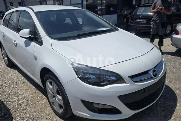 Opel Astra J — polovni automobil