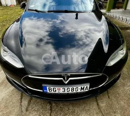 Tesla Model S — polovni automobil