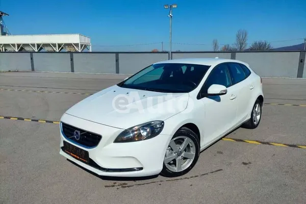 Volvo V40 — polovni automobil