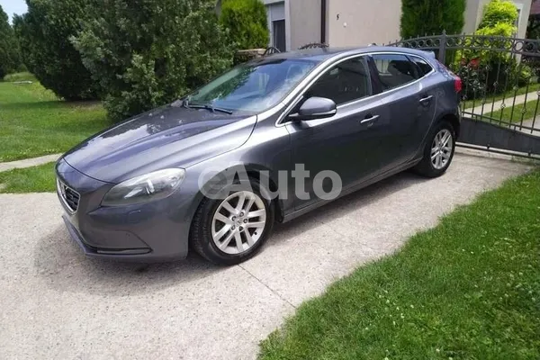Volvo V40 — polovni automobil