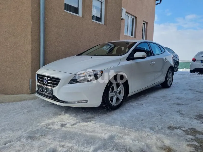 Volvo V40 — polovni automobil