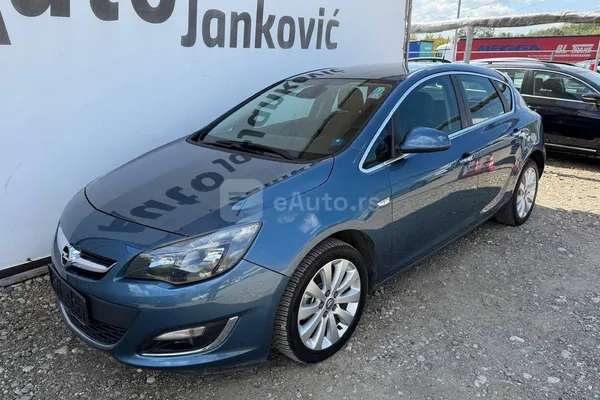 Opel Astra J — polovni automobil