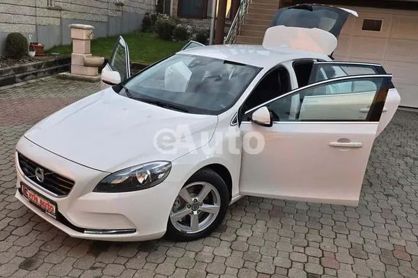 Volvo V40 — polovni automobil