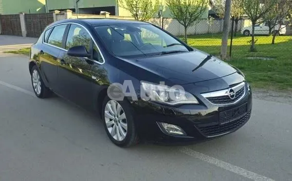 Opel Astra J — polovni automobil