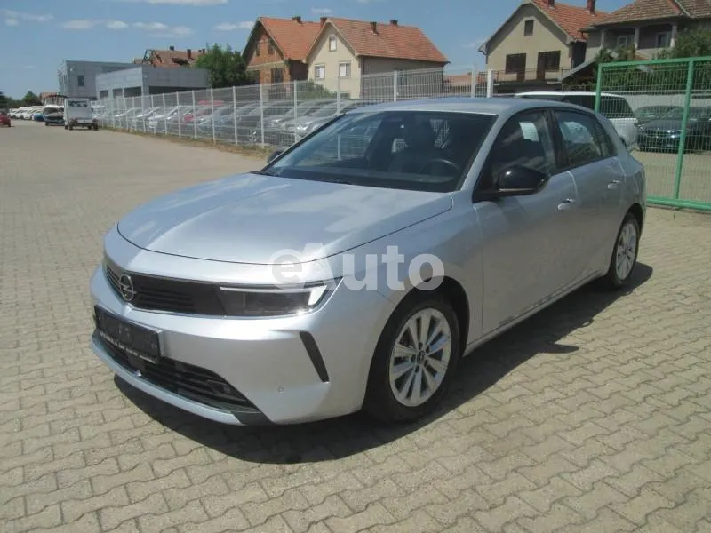 Opel Astra L — polovni automobil
