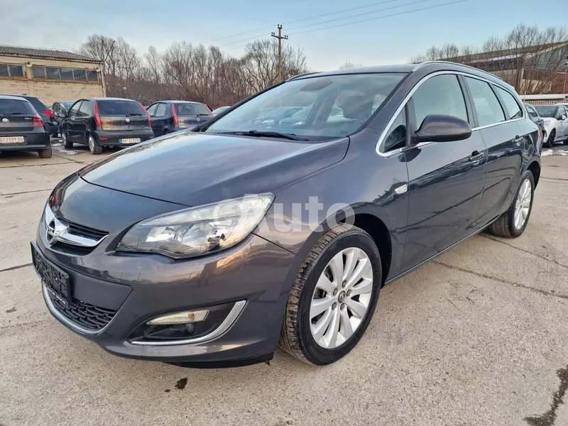 Opel Astra J — polovni automobil