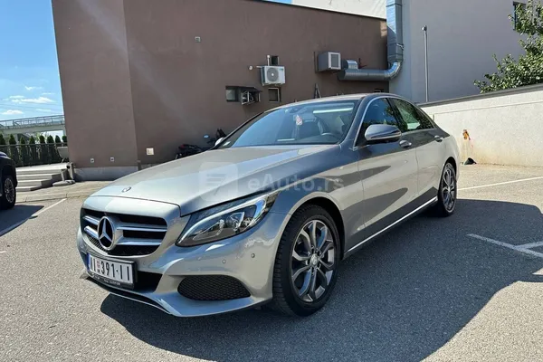 Mercedes Benz C 300 — polovni automobil