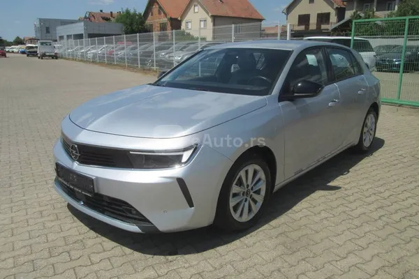 Opel Astra L — polovni automobil
