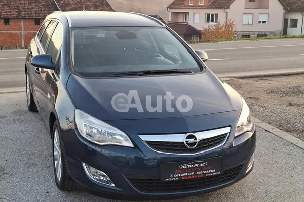 Opel Astra J — polovni automobil