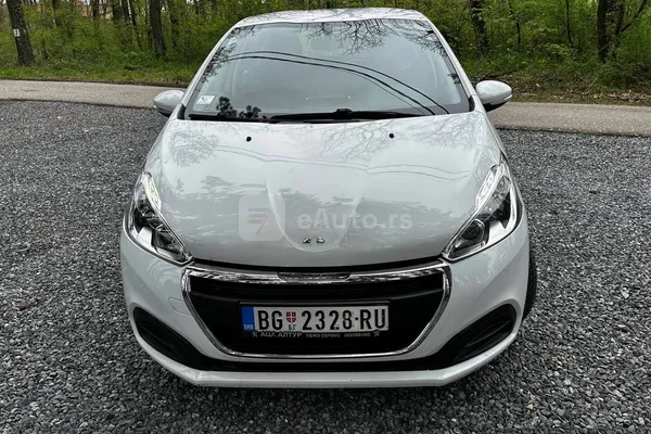 Peugeot 208 — polovni automobil