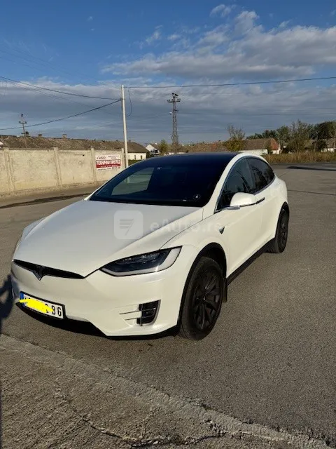 Tesla Model X — polovni automobil