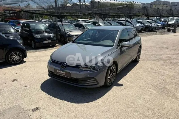 Volkswagen Golf 8 — polovni automobil
