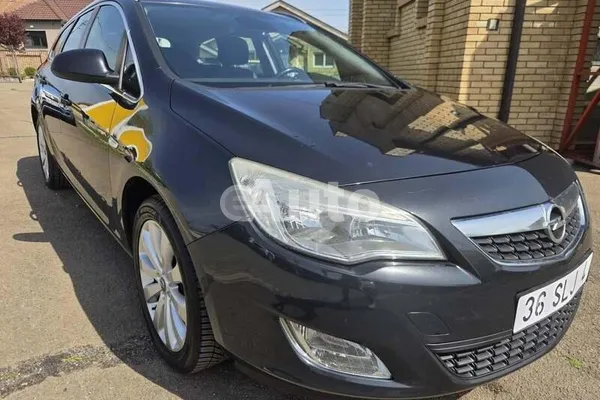 Opel Astra J — polovni automobil