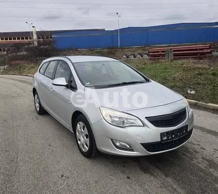 Opel Astra J — polovni automobil