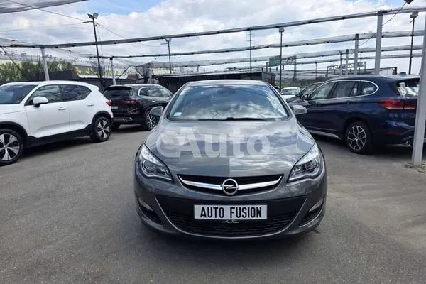Opel Astra J — polovni automobil