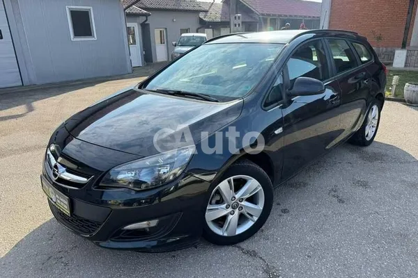 Opel Astra J — polovni automobil