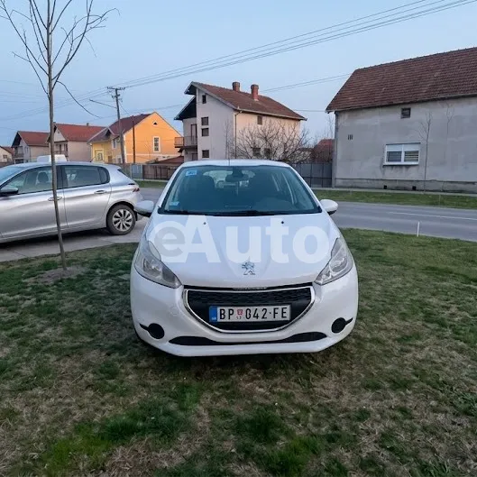 Peugeot 208 — polovni automobil