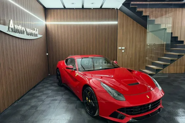 Ferrari F12 — polovni automobil