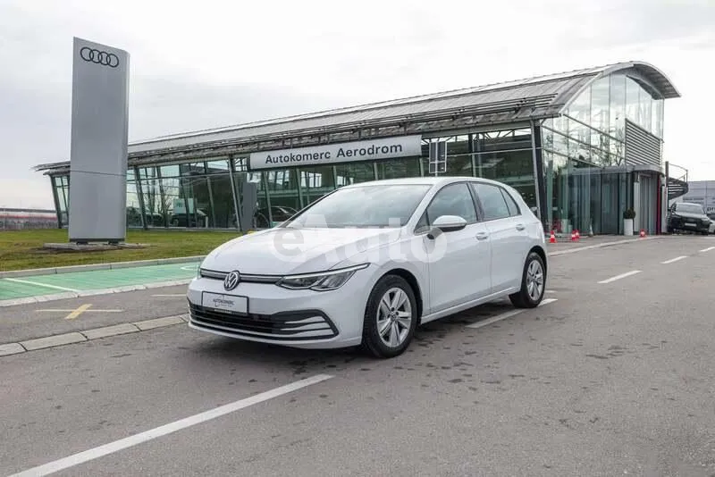 Volkswagen Golf 8 — polovni automobil
