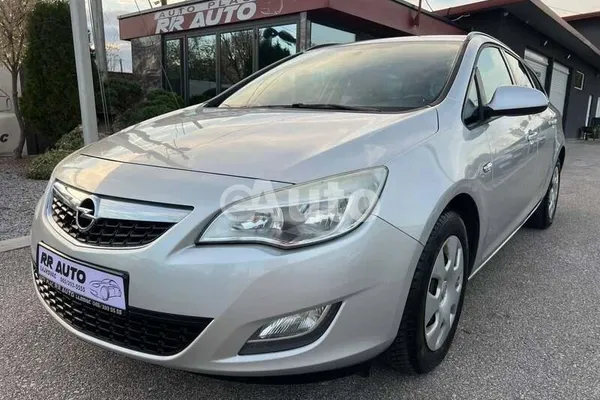 Opel Astra J — polovni automobil