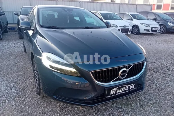 Volvo V40 — polovni automobil