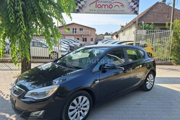 Opel Astra J — polovni automobil