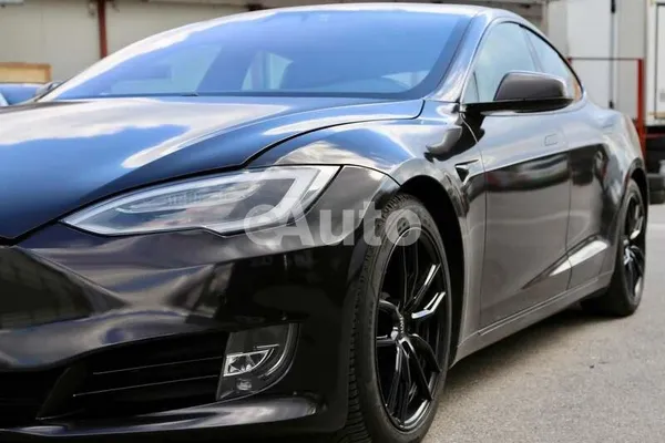 Tesla Model S — polovni automobil